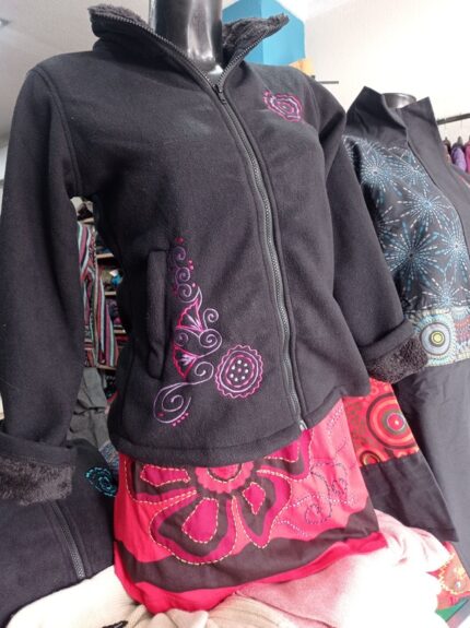 Chaqueta polar de algodón orgánico Nepal bordado étnico artesanal