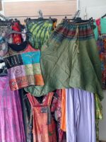 Pantalón turco artesanal de algodón de Gujarat en color verde con efecto vaquero y degradado a la piedra.