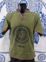 Camisa Mao verde de algodón Nepal con mandala tibetano en blockprint y pespuntes a mano.