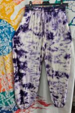 Pantalón Aladdín de algodón orgánico con estampado Batik artesanal en cera de abeja y técnica tie-dye hielo.